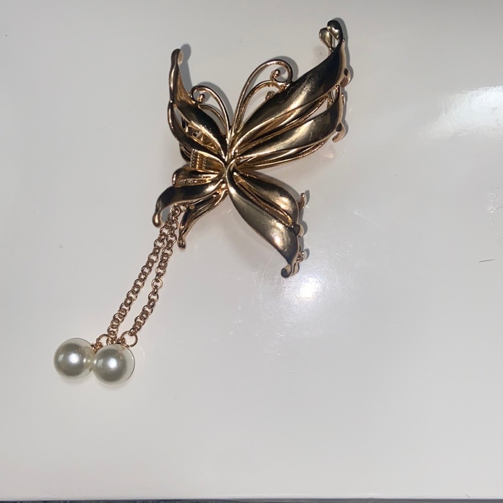 🌷NEW butterfly hair claw clip